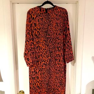 Flowy dress with leopard pattern